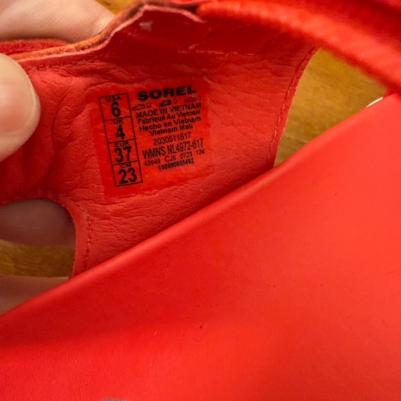 Sorrel woman’s Viibe red sandals Velcro hook & loop closure size 6 sling back - Picture 8 of 9